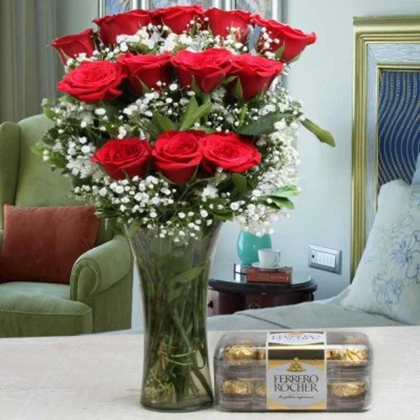 Glass Vase arrangement of Roses and Ferrero Rocher