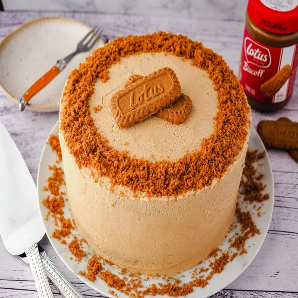 Half Kg Lotus Biscoff Cake
